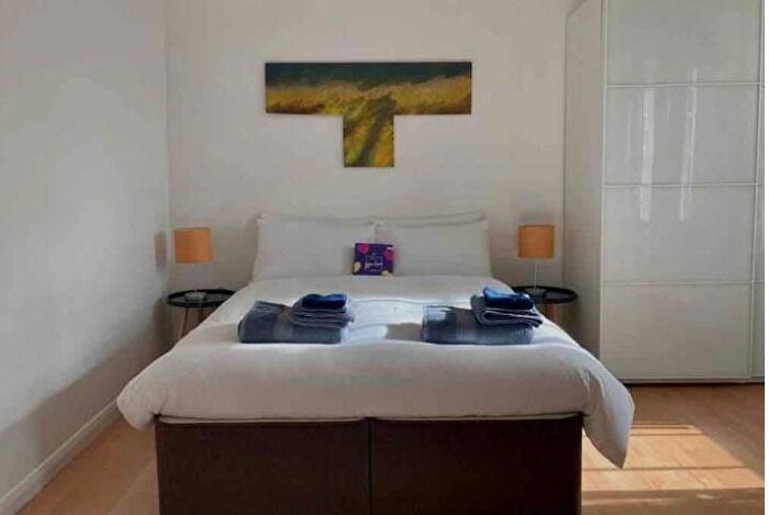 Studio To Rent In Greenland Road, London, NW1