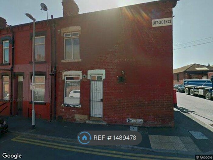 2 Bedroom End Of Terrace House To Rent In Cowper Mount, Leeds, LS9