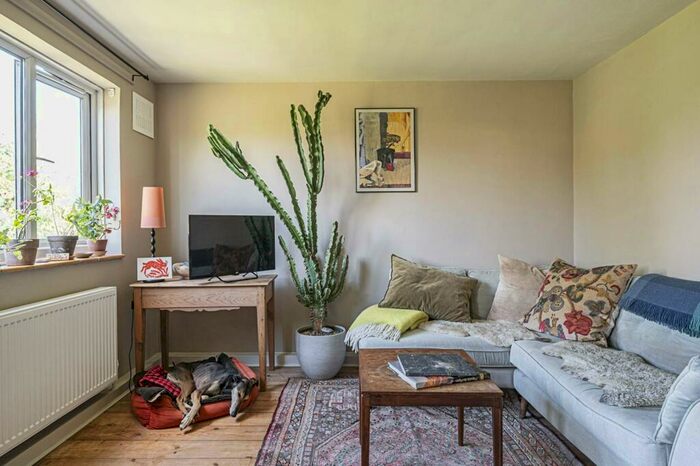 2 Bedroom Maisonette To Rent In Redwald Road, Clapton, London, E5