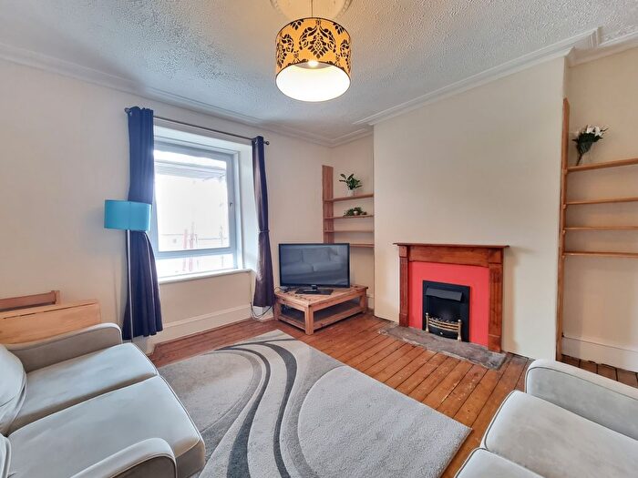 2 Bedroom Flat To Rent In Skene Square, Rosemount, Aberdeen, AB25