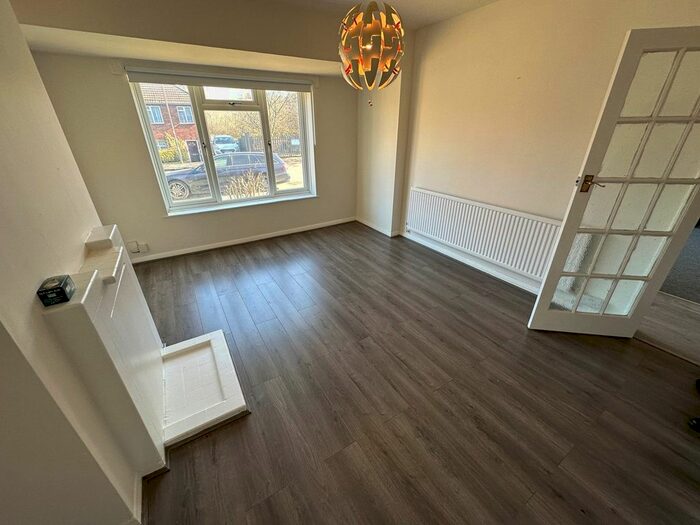 2 Bedroom Property To Rent In Fairmead Crescent, Edgware, HA8