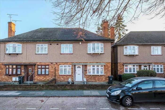 2 Bedroom Maisonette To Rent In Bedroom Maisonette, Eastern Avenue, Ilford, Greater London, IG2