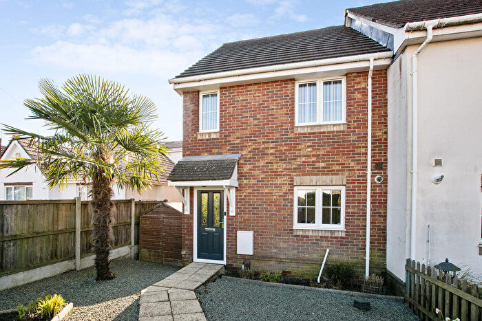 3 Bedroom End Of Terrace House For Sale In Fernside Road, Oakdale, BH15