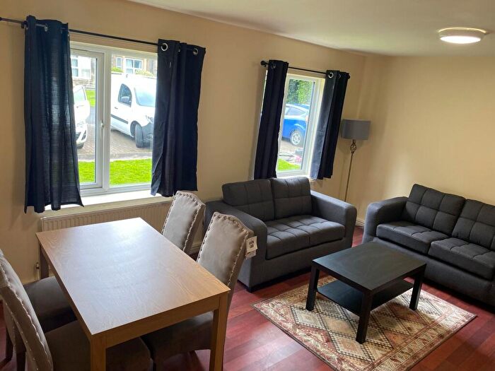 3 Bedroom Flat To Rent In Orchard Lodge, North Hill Road, Leeds, LS6