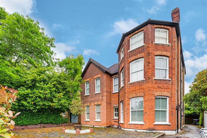 Studio To Rent In Avenue South, Berrylands, Surbiton, KT5