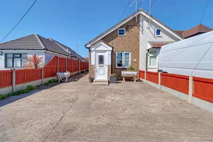 2 Bedroom Semi-Detached Bungalow For Sale In Nevendon Road, Wickford, SS12