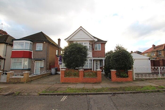 5 Bedroom Detached House To Rent In Grasmere Avenue, Wembley, HA9