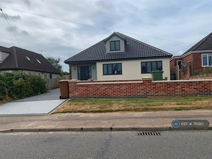 4 Bedroom Bungalow To Rent In Crostwick Lane, Norwich, NR10
