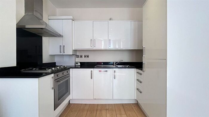 2 Bedroom Flat To Rent In Centum House, Mulgrave Road, Sutton, SM2