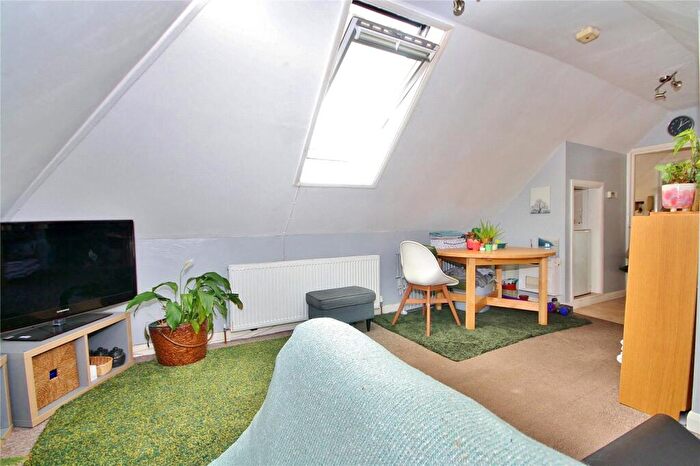 1 Bedroom Apartment To Rent In York Road, Woking, Surrey, GU22