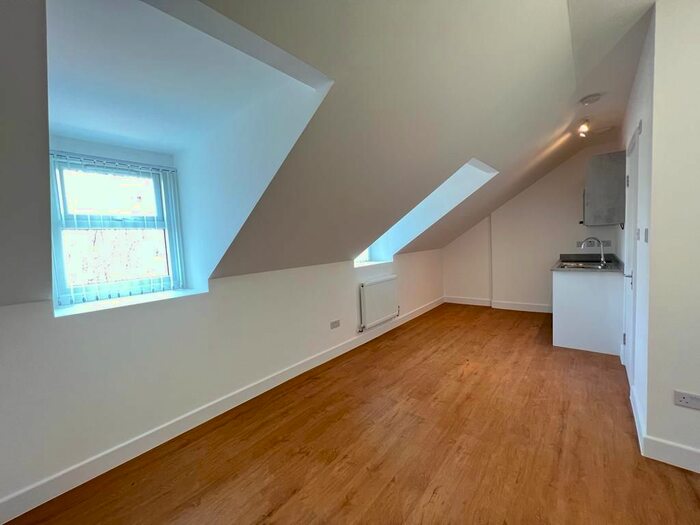 Studio To Rent In Kingston Road, Teddington, TW11