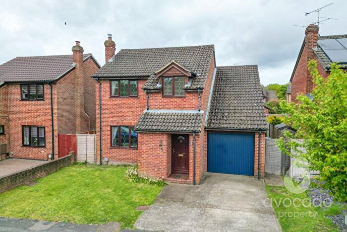 4 Bedroom Detached House For Sale In Old Brickfield Road, Aldershot, Hampshire, GU11