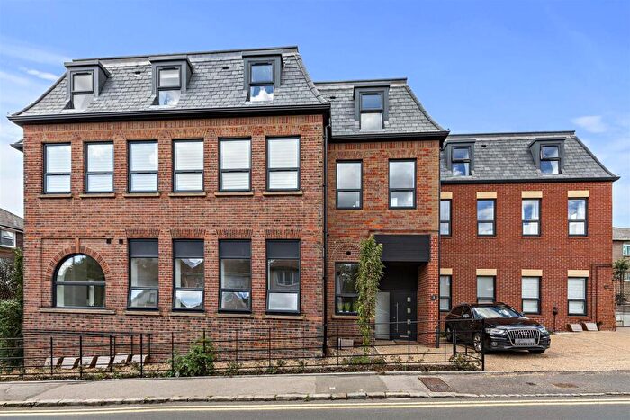 1 Bedroom Apartment To Rent In Harlow Road, High Wycombe, HP13