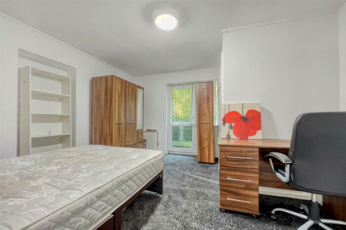 3 Bedroom Flat To Rent In Charter Avenue, Coventry, CV4