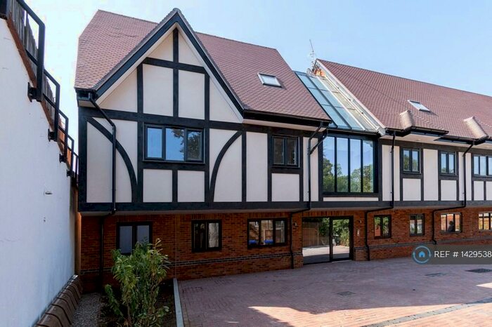 2 Bedroom Flat To Rent In Ewell Road, Cheam, Sutton, SM3