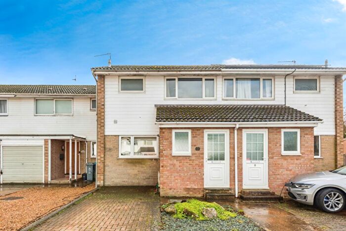 3 Bedroom Semi-Detached House For Sale In Hanborough Close, Eynsham, Witney, OX29