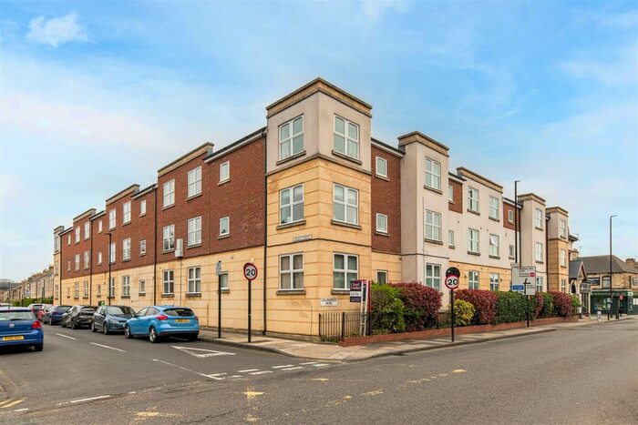 2 Bedroom Flat For Sale In Lansdowne Place West, Gosforth, Newcastle Upon Tyne, NE3