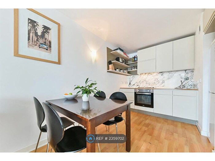 2 Bedroom Flat To Rent In Arizona Building, London, SE13