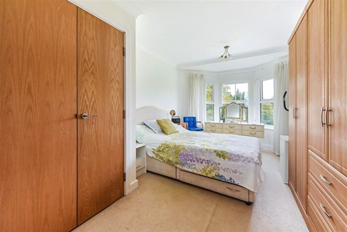 2 Bedroom Flat For Sale In Tudor Court, Liphook, GU30