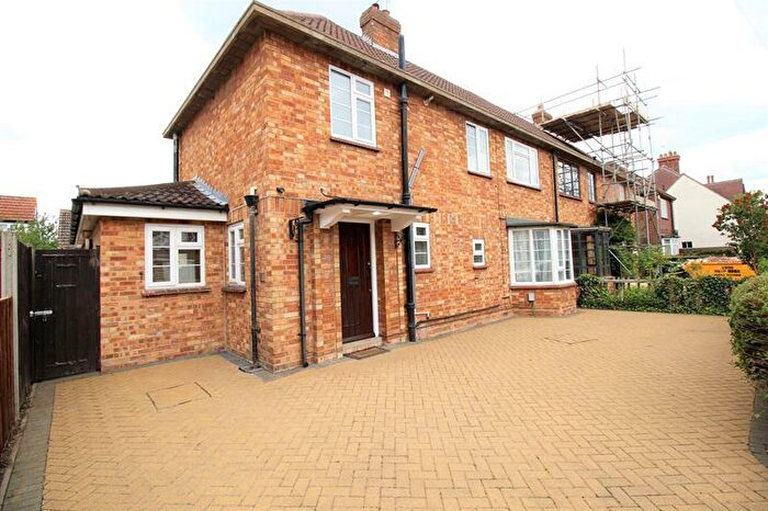 3 Bedroom Semi-Detached House To Rent In Tennyson Road, Bedford, Beds, MK40