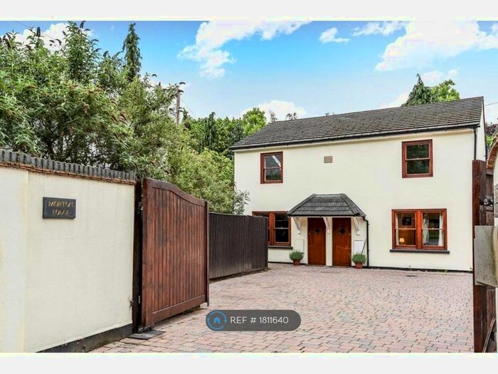 3 Bedroom Semi-Detached House To Rent In London Road, Ascot, SL5