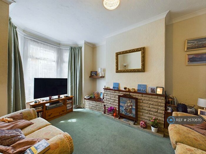 1 Bedroom Flat To Rent In Seagrove Road, Portsmouth, PO2