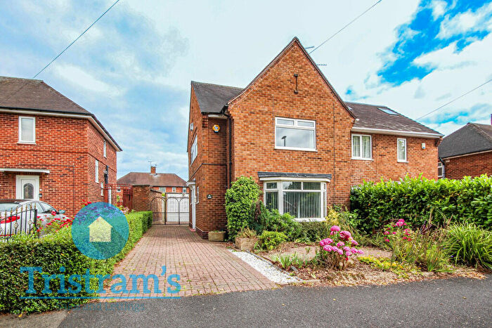 3 Bedroom Semi-Detached House To Rent In Wollaton Vale, Nottingham, NG8