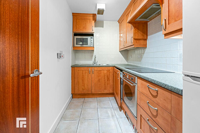 1 Bedroom Apartment For Sale In St James Mansions, Mount Stuart Square, CF10