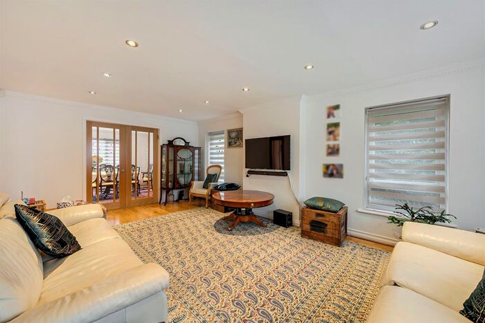 2 Bedroom Flat For Sale In Delahays Drive, Hale, WA15