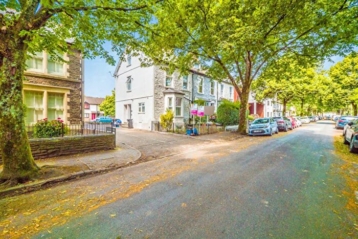 2 Bedroom Maisonette For Sale In Severn Grove, Cardiff, CF11