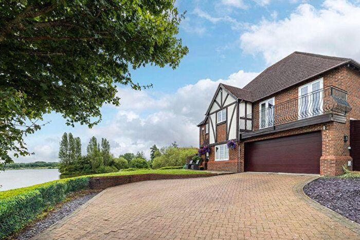 5 Bedroom Detached House For Sale In Luxborough Grove, Milton Keynes, MK4