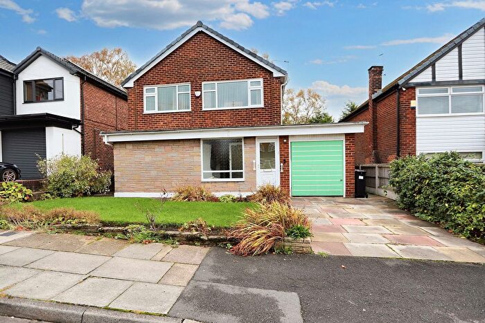 3 Bedroom Detached House For Sale In Hillingdon Road, Whitefield, M45