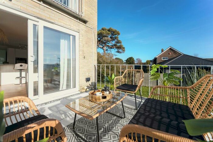 2 Bedroom Apartment To Rent In Rushford Warren, Christchurch, BH23