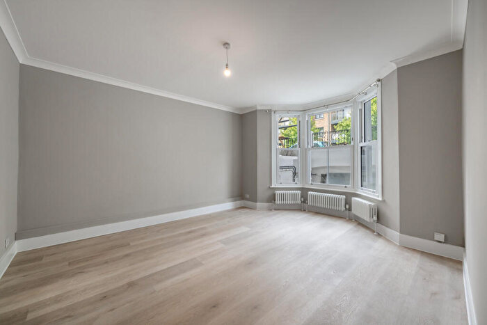 2 Bedroom Apartment To Rent In Kilburn Park Road, NW6