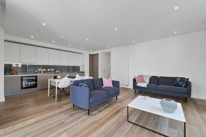 2 Bedroom Flat To Rent In 2, East Park Walk, London E20