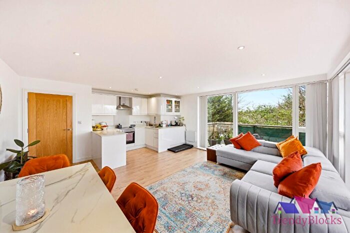 2 Bedroom Flat To Rent In Station Approach South, Welling, Kent, DA16