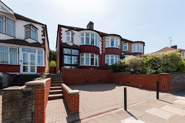 3 Bedroom Property To Rent In Winchmore Hill Road, London, N14