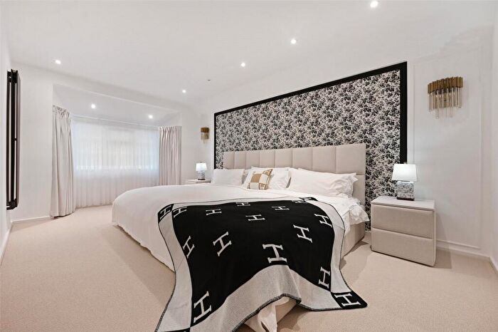 5 Bedroom Detached House For Sale In Vernon Drive, Stanmore, HA7