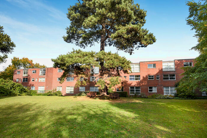 2 Bedroom Maisonette To Rent In Russell Court, Central North Oxford, OX2