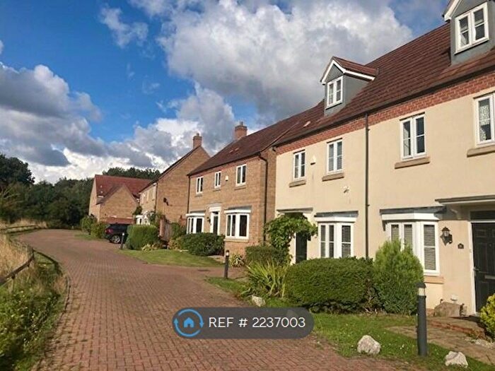5 Bedroom Semi-Detached House To Rent In Heston Walk, Milton Keynes, MK4