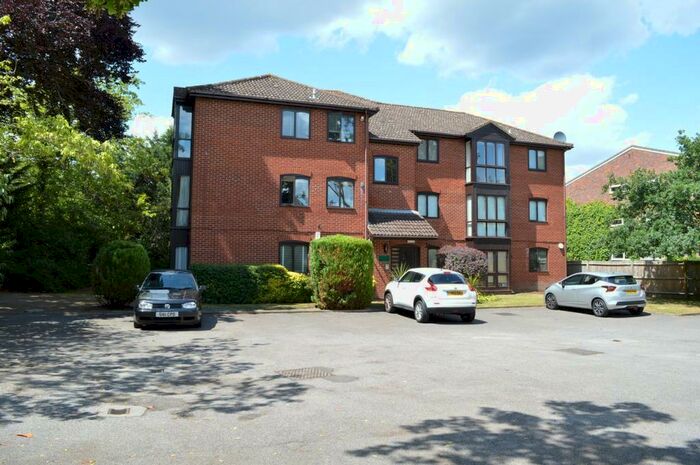 1 Bedroom Flat To Rent In Glenlyon Court, Castle Road, Weybridge, KT13