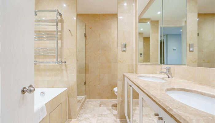 2 Bedroom Apartment To Rent In Westferry Circus, London, E14