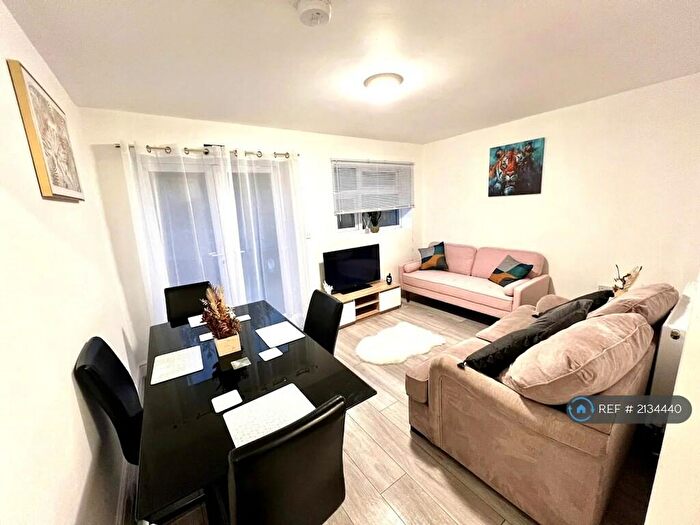 5 Bedroom End Of Terrace House To Rent In Aldermans Green Road, Coventry, CV2