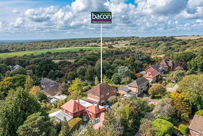 4 Bedroom Detached House For Sale In Honeysuckle Lane, Worthing, BN13