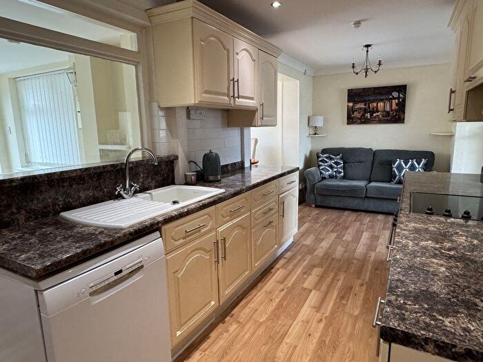 3 Bedroom Terraced House For Sale In Drax Avenue, Northport, Wareham, BH20 - Photo 4