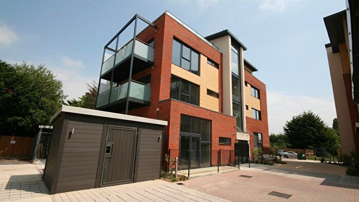 2 Bedroom Flat To Rent In Cypress Court, Kingswood Place, Hayes, UB4