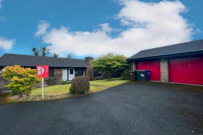 3 Bedroom Bungalow To Rent In Moorcroft Road, Sheffield, S10