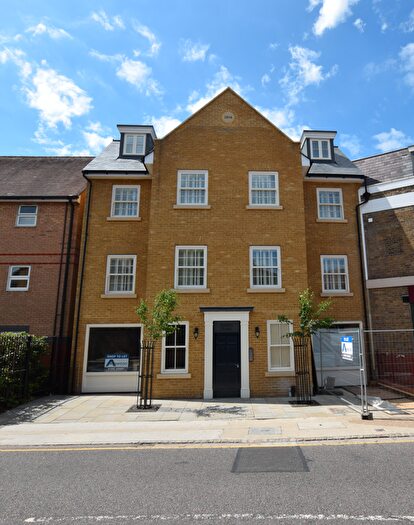 2 Bedroom Flat To Rent In Railway Street, Hertford, SG14