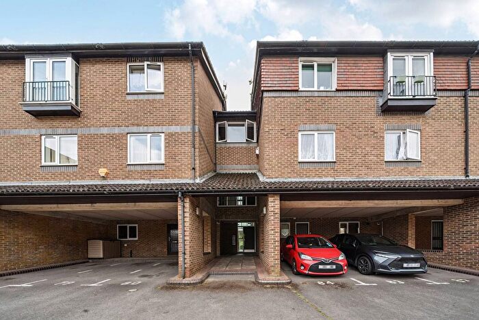 2 Bedroom Flat To Rent In Abbeyfields Close, West Twyford, London, NW10