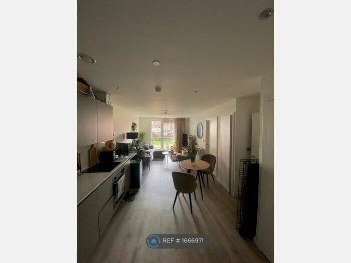 1 Bedroom Flat To Rent In Rolling Street, Salford, M5